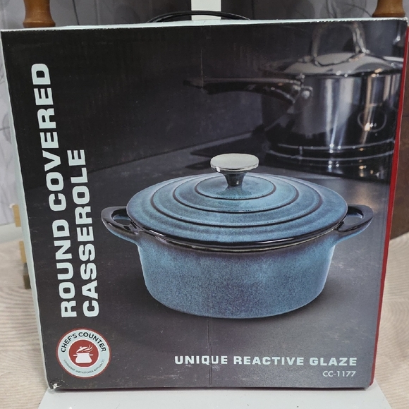 Chef's Counter Round Covered Casserole - Blue Unique Reactive Glaze - Picture 2 of 5
